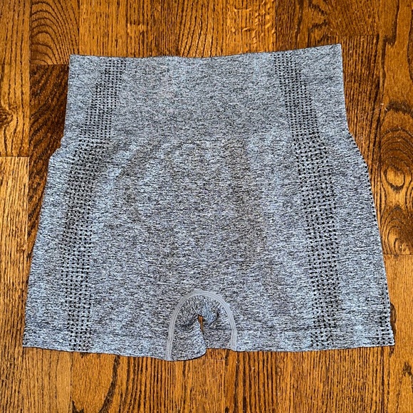 Pants - YOGA Exercise/Workout High Waisted Womens Shorts Size M